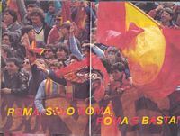 Interno, diario
                  scolastico del 1993 con tema i gruppi ultras, la
                  pagina dedicata alla Roma, nella foto i Boys
                  dell'epoca